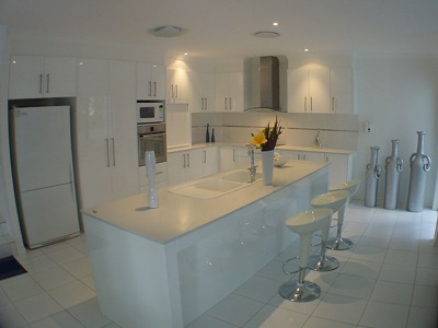 Corvus - Robina home — kitchen