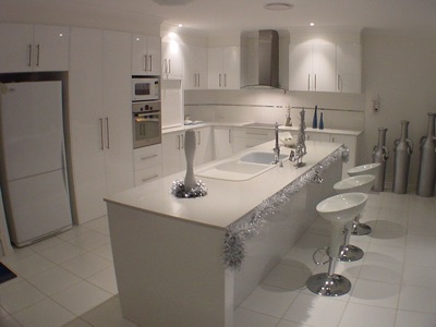 Corvus - Robina home — kitchen