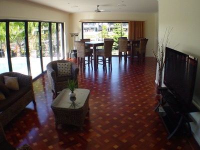 North Bank-Riverlinks home, photo 2