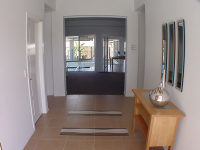 Temple Island - Oxenford home — entry/portico