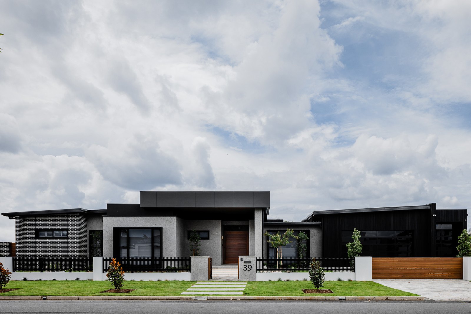 39 Lindsay Parade &mdash; the street facade of a Reefsea custom build.